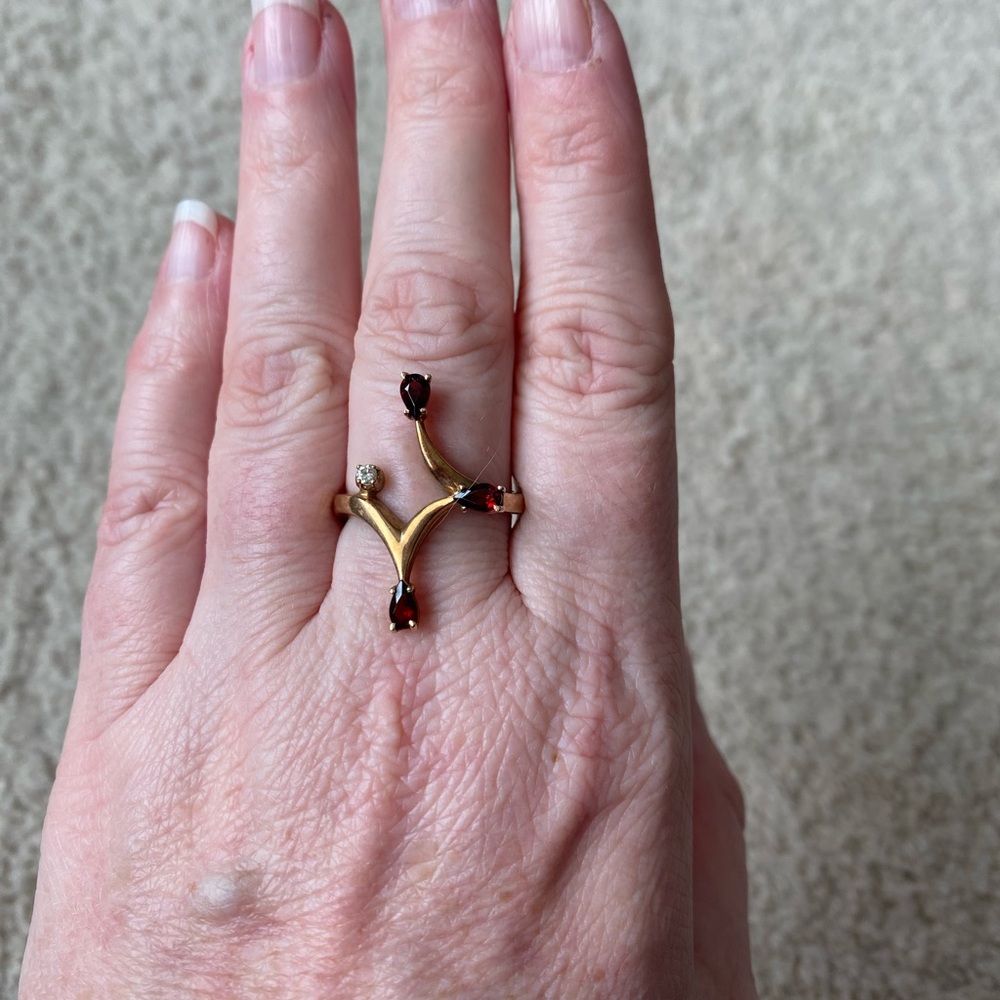 Unique gold, garnet and diamond ring